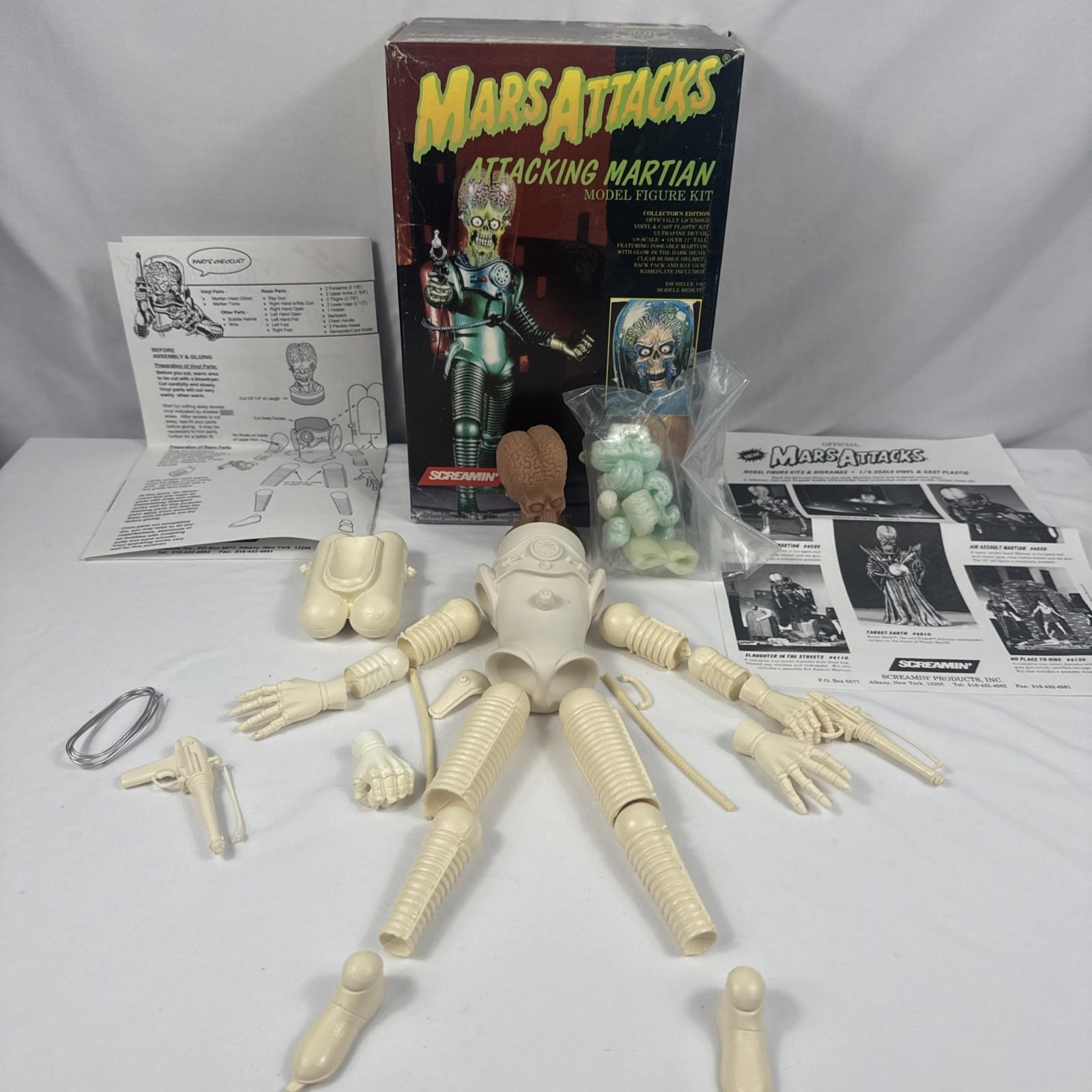 1995 Screamin’ Mars Attacks Attacking Martian Model Kit 4020 1/8 Open Box