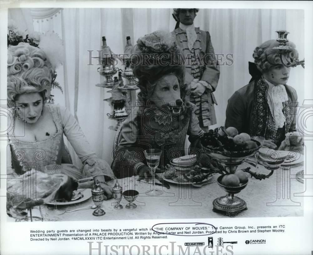 Press Photo A scene from the movie, "The Company of Wolves" - lrp39854
