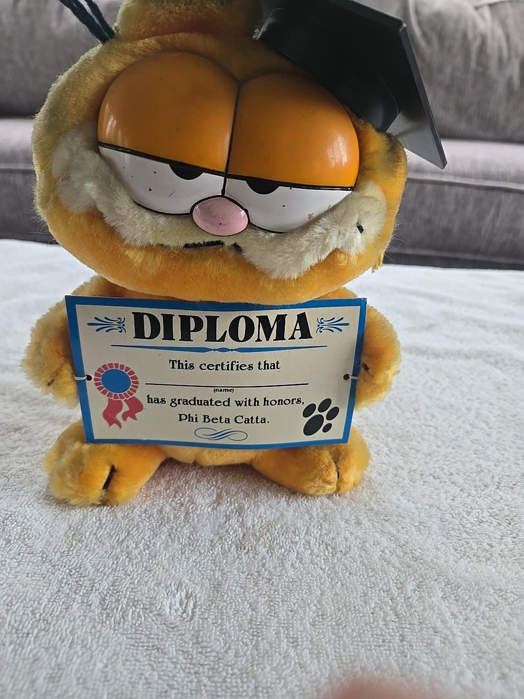 Vintage 1980s Dankin Garfield Graduation Cap Plush Phi Beta Catta With Diploma