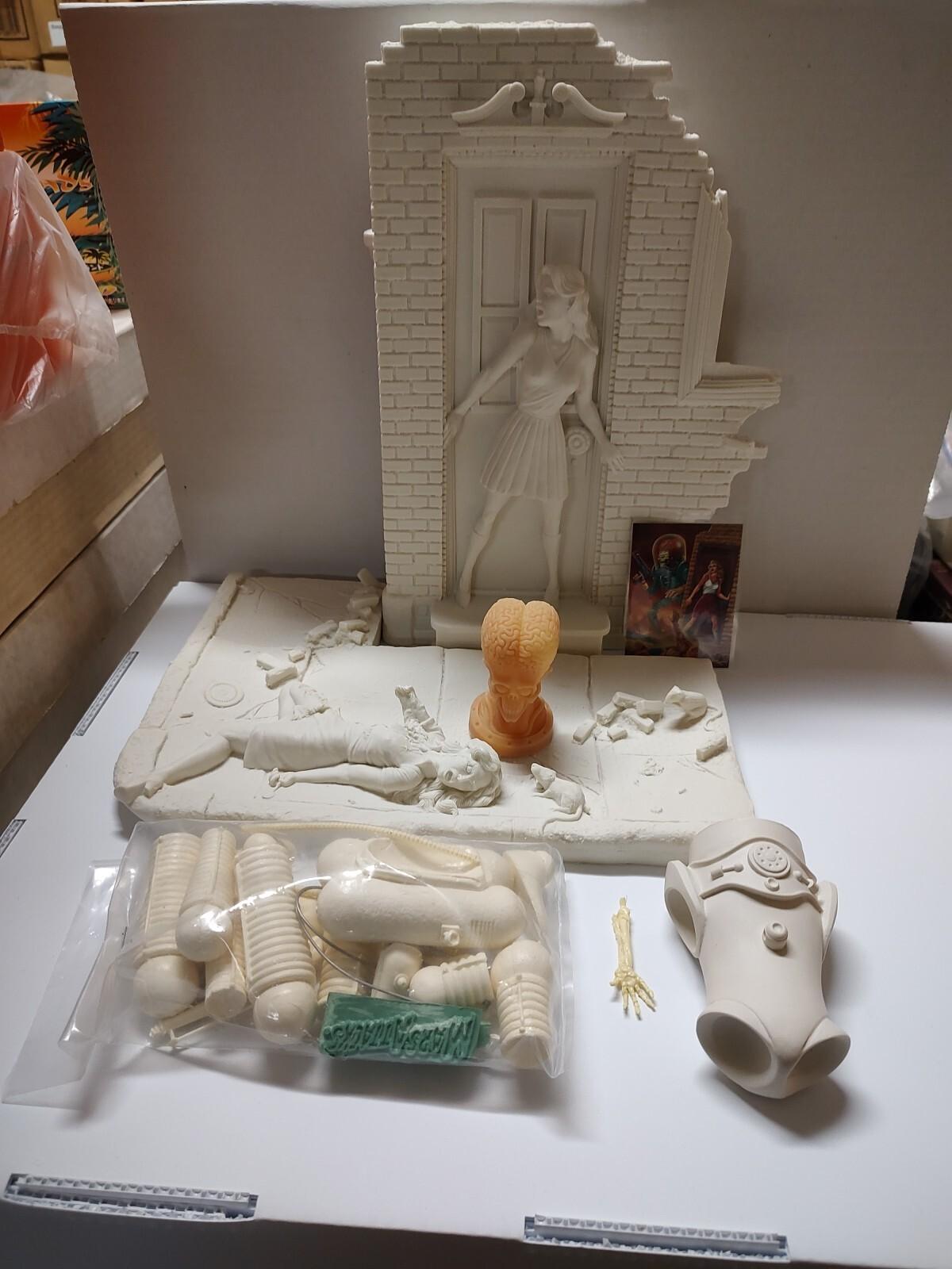 MARS ATTACKS NO PLACE TO HIDE 1/8 MODEL KIT DIORAMA TOPPS SCREAMIN' OPEN (NEW)