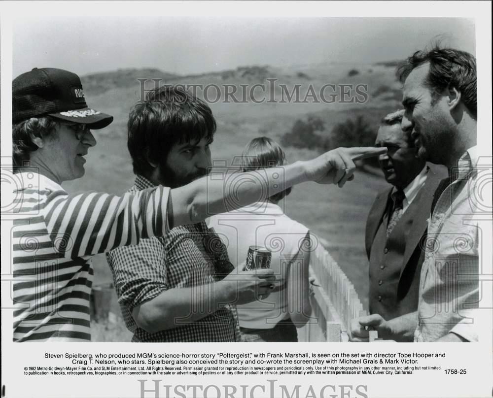 1982 Press Photo Steven Spielberg & Stars on "Poltergeist" Movie Set - lrp69684