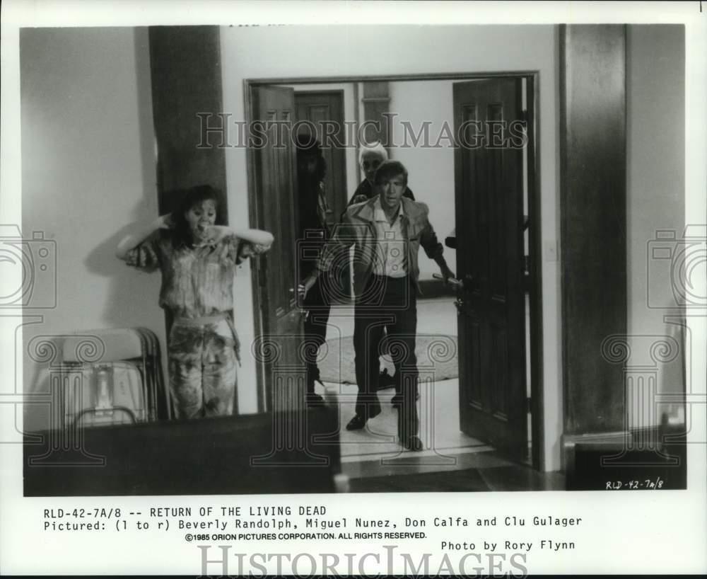 1985 Press Photo Scene From "Return Of The Living Dead" - lrp26389