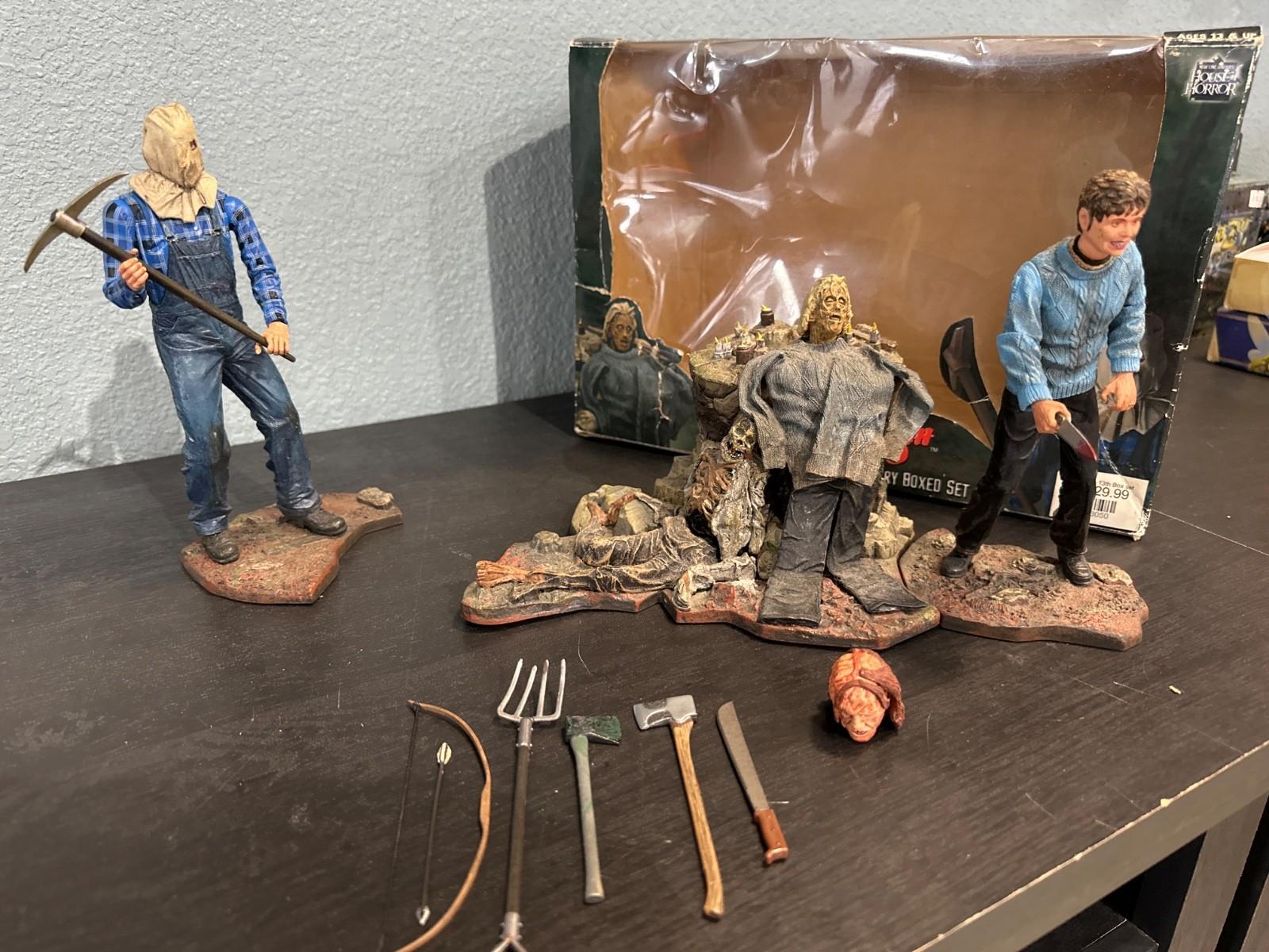 FRIDAY THE 13TH 25TH ANNIVERSARY BOXED SET JASON & PAMELA VOORHEES  rare complet