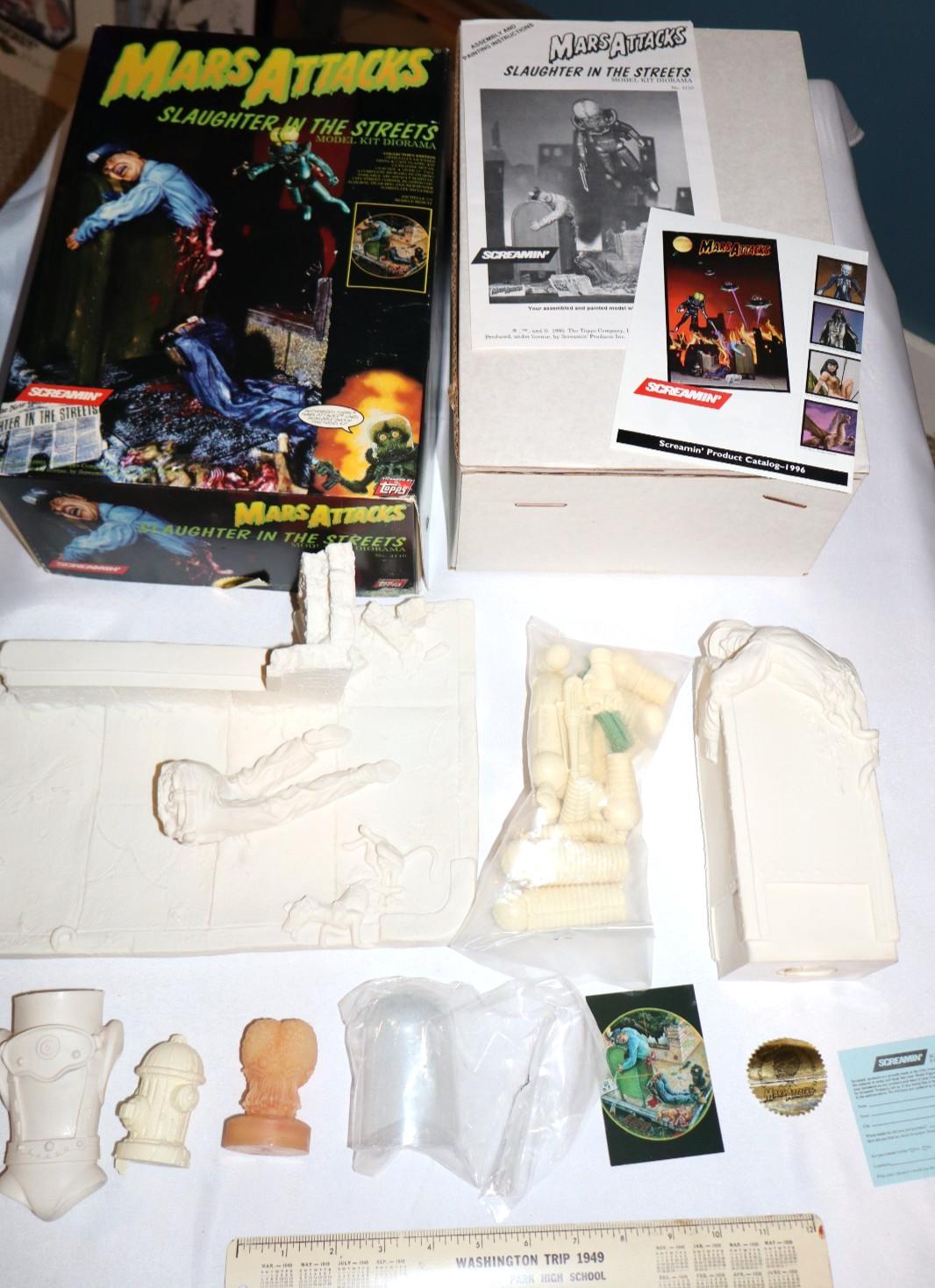 NEW UNUSED 1995 Screamin Mars Attacks Slaughter In The Streets Diorama Model Kit