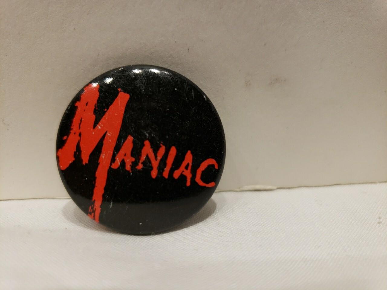 VINTAGE 1980 MANIAC MOVIE PROMO BUTTON CAROLINE MUNRO TOM SAVINI HORROR FILM PIN