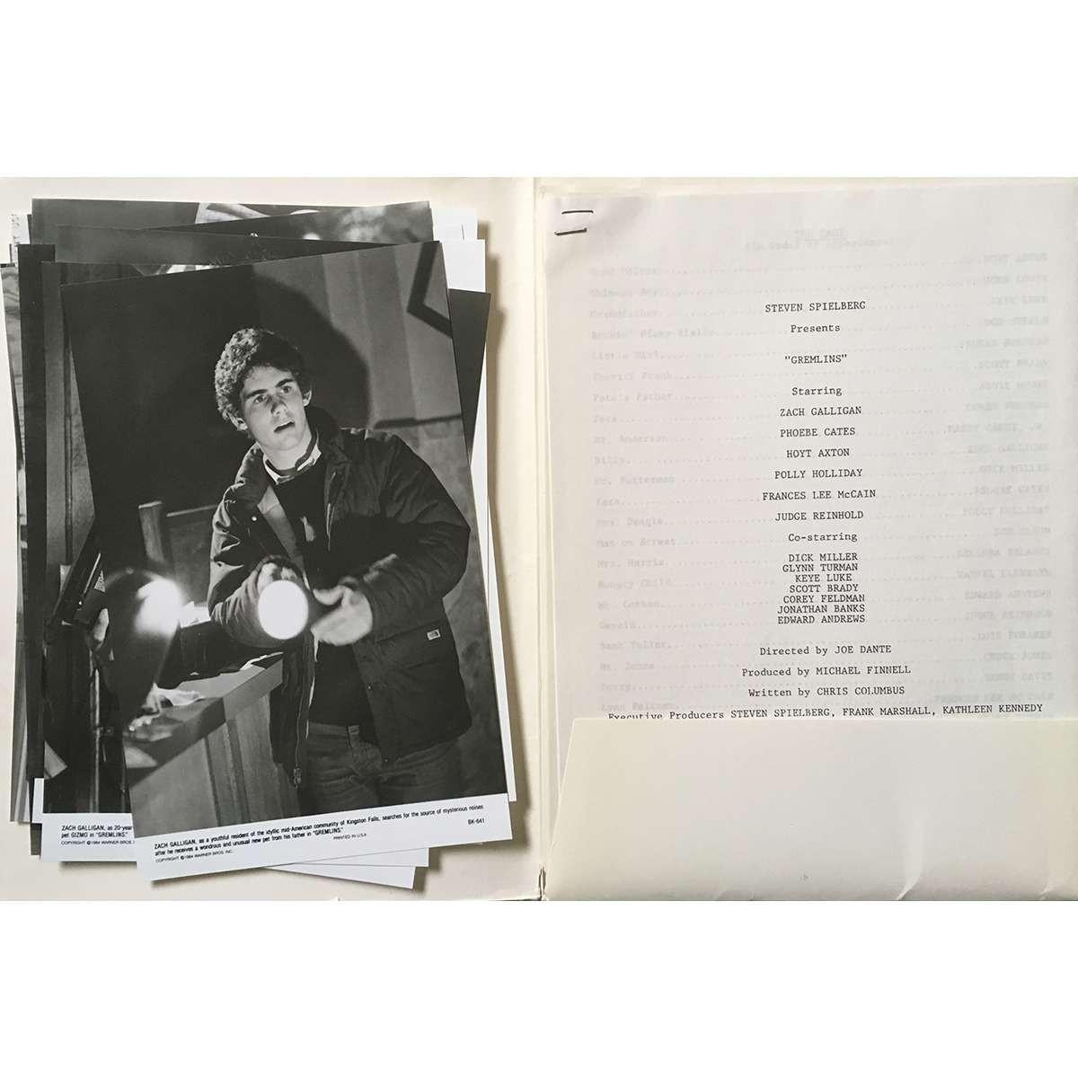 GREMLINS Original Pressbook with 17 stills - 9x12 in. - 1984 - Joe Dante, Zach G