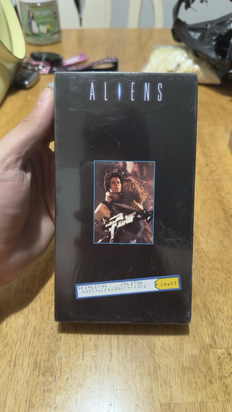 VHS Aliens 1986 CBS FOX Video Original Factory Sealed Blue Sticker new 