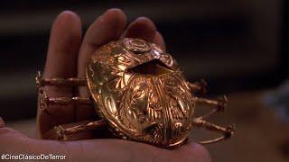 El insecto pica a Jesús | "Cronos" (1993)