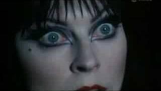 Elvira - Mistress of the Dark (escape)